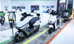 电动摩托车 AI 化：路径多元方显理性，绿源深耕液冷走出新解