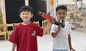 垃圾分类“幼”入心  萌娃巧手变废为宝造潜艇
